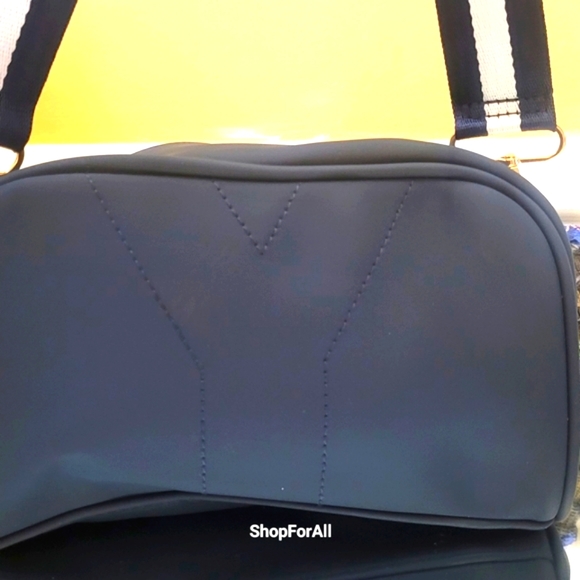 Yves Saint Laurent beauty case convertible in shoulder bag - Picture 7 of 13